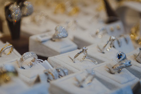 How to Have a Successful Jewelry Consignment Shopping Experience